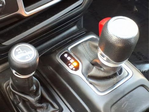 Used 2021 Jeep Wrangler Unlimited Sport AWD/4WD image 22