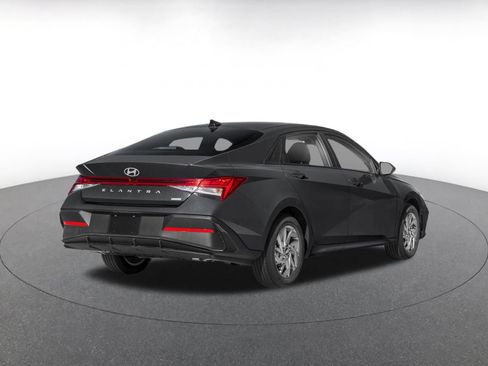 Used 2026 Hyundai Elantra Hybrid FWD image 2