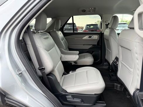 Used 2025 Ford Explorer Active w/ Active Comfort Package AWD/4WD image 19