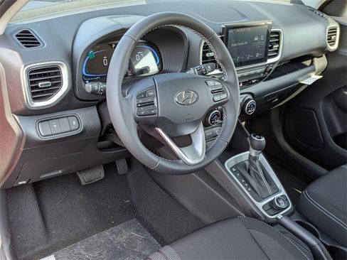 New 2025 Hyundai Venue SEL image 15