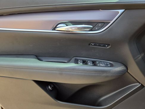 Used 2025 Cadillac XT6 Luxury FWD image 15