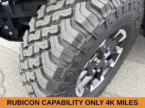 Used 2025 Jeep Gladiator Rubicon w/ Technology Group AWD/4WD image 8