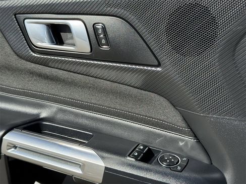 Certified 2025 Ford Mustang Coupe image 22