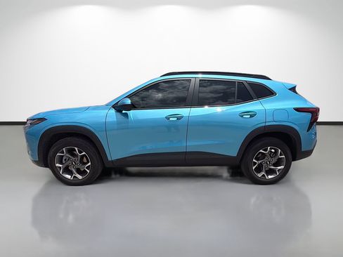 Used 2025 Chevrolet Trax LT w/ LT Convenience Package FWD image 6