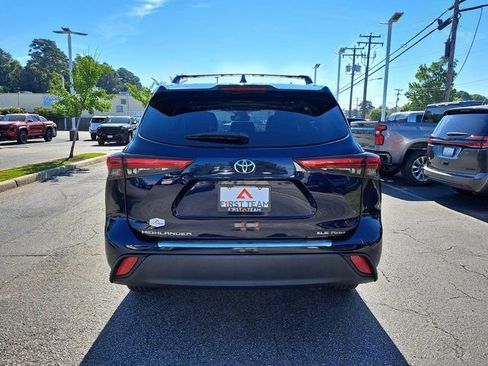 Used 2020 Toyota Highlander XLE AWD/4WD image 10
