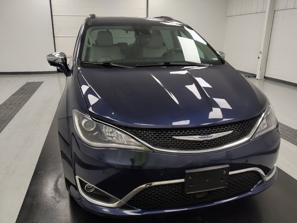 Used 2019 Chrysler Pacifica Limited w/ Advanced Safetytec Group FWD image 14