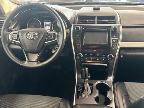Used 2016 Toyota Camry SE image 30