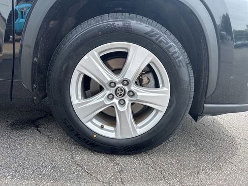 Certified 2025 Toyota Highlander LE FWD image 49