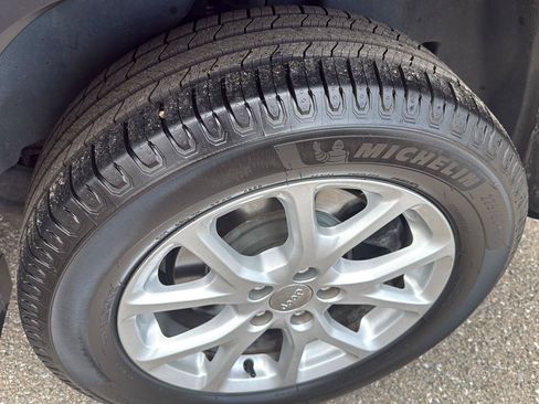 Used 2015 Jeep Cherokee Latitude w/ Trailer Tow Group FWD image 11