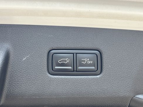 Used 2022 Kia Carnival EX FWD image 28