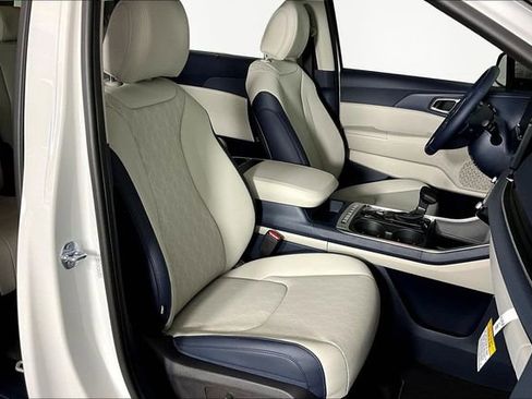 New 2026 Kia Carnival EX FWD image 12