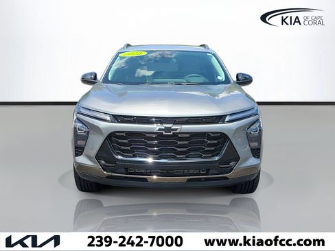 Used 2025 Chevrolet Trax ACTIV w/ Driver Confidence Package FWD image 2