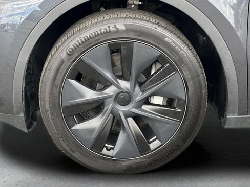 Used 2024 Tesla Model Y 2WD image 21