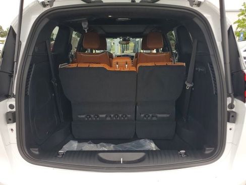 New 2026 Chrysler Pacifica Pinnacle w/ Trailer Tow Group FWD image 9