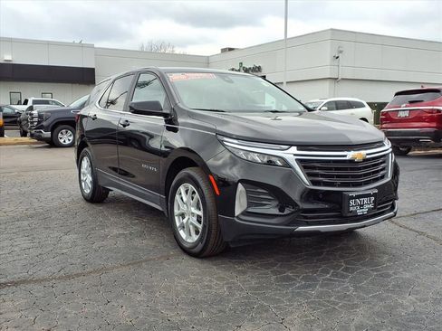 Used 2023 Chevrolet Equinox LT image 2