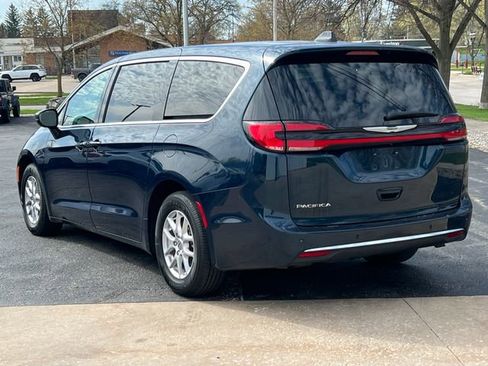 Used 2023 Chrysler Pacifica Touring-L FWD image 10