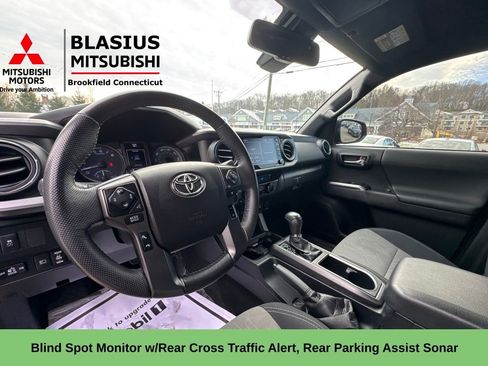 Used 2021 Toyota Tacoma TRD Sport w/ Technology Package image 11