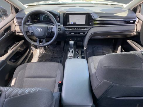 Used 2025 Toyota Camry LE image 10