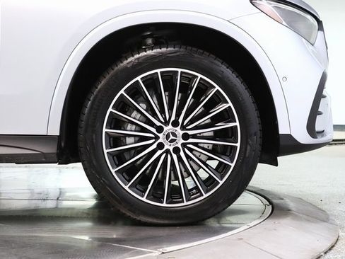 Used 2025 Mercedes-Benz GLC 350e 4MATIC w/ AMG Line image 15