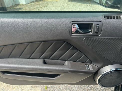 Used 2013 Ford Mustang Premium image 7