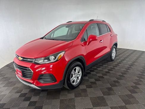 Used 2018 Chevrolet Trax LT w/ Sun & Sound Package AWD/4WD image 3