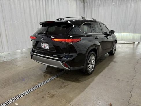 Certified 2022 Toyota Highlander Platinum image 4