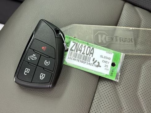 Used 2025 Chevrolet Silverado 2500 ZR2 w/ Technology Package AWD/4WD image 40