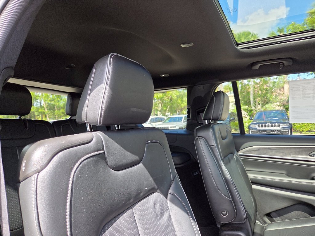 Used 2023 Jeep Grand Cherokee L Overland AWD/4WD image 19