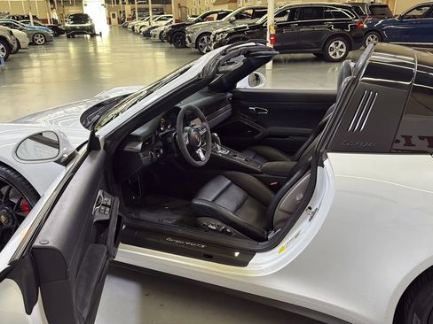 Used 2019 Porsche 911 Targa 4 GTS image 18