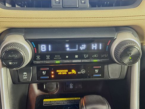 Used 2019 Toyota RAV4 Limited image 24