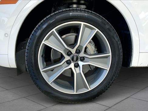 Used 2019 Audi Q5 Prestige w/ Prestige Package AWD/4WD image 12