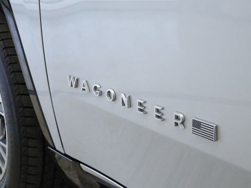 Certified 2024 Jeep Wagoneer Series II w/ Flexible Seating Group AWD/4WD image 17