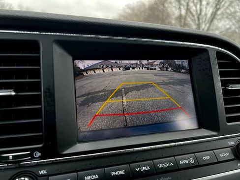 Used 2017 Hyundai Elantra SE image 41