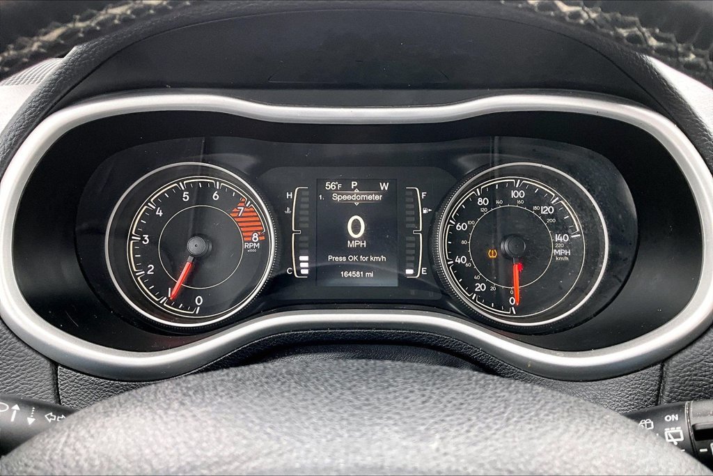 Used 2018 Jeep Cherokee Latitude Plus w/ Cold Weather Group AWD/4WD image 19