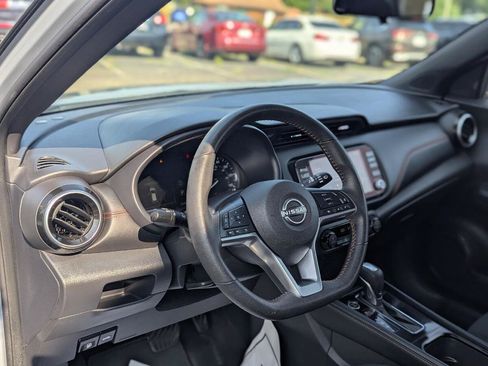 Used 2023 Nissan Kicks SR w/ Exterior Package FWD image 17