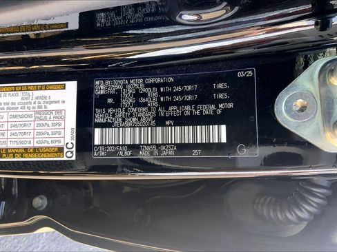 Used 2025 Toyota 4Runner SR5 AWD/4WD image 37