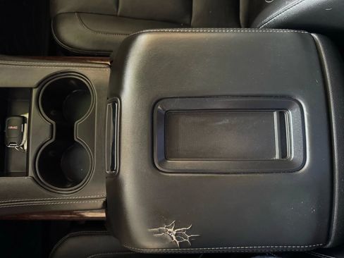 Used 2020 GMC Yukon XL SLT w/ Premium Edition image 11