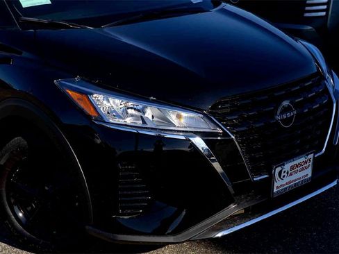 New 2025 Nissan Kicks Play S image 3