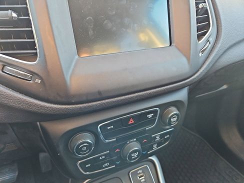 Used 2018 Jeep Compass Latitude w/ Popular Equipment Group image 12