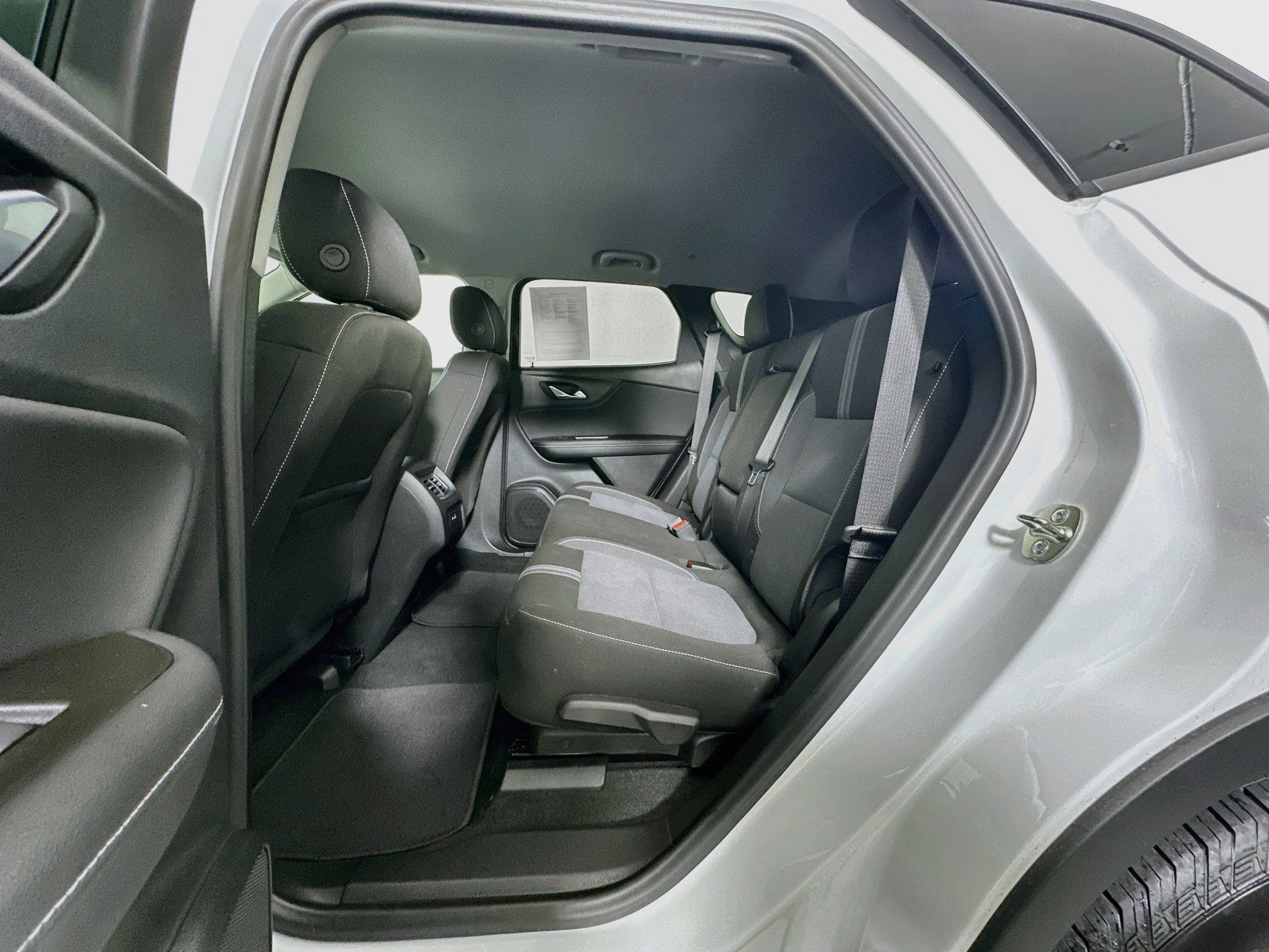 Used 2026 Chevrolet Blazer LT FWD image 29
