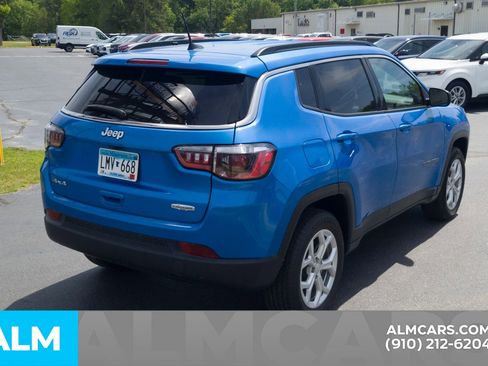 Used 2024 Jeep Compass Latitude AWD/4WD image 6