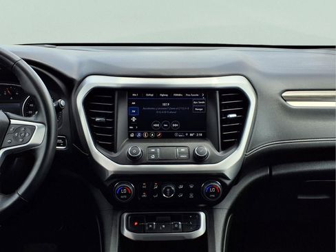 Used 2023 GMC Acadia SLT image 16