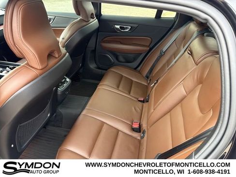 Used 2023 Volvo V60 B5 Cross Country Ultimate image 19