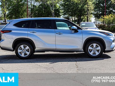 Used 2025 Toyota Highlander LE FWD image 10