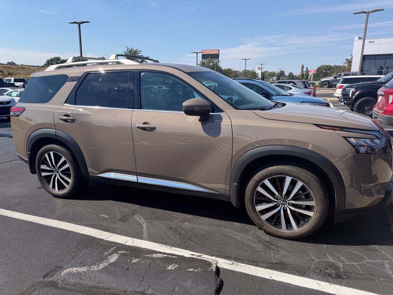Used 2025 Nissan Pathfinder Platinum AWD/4WD image 1