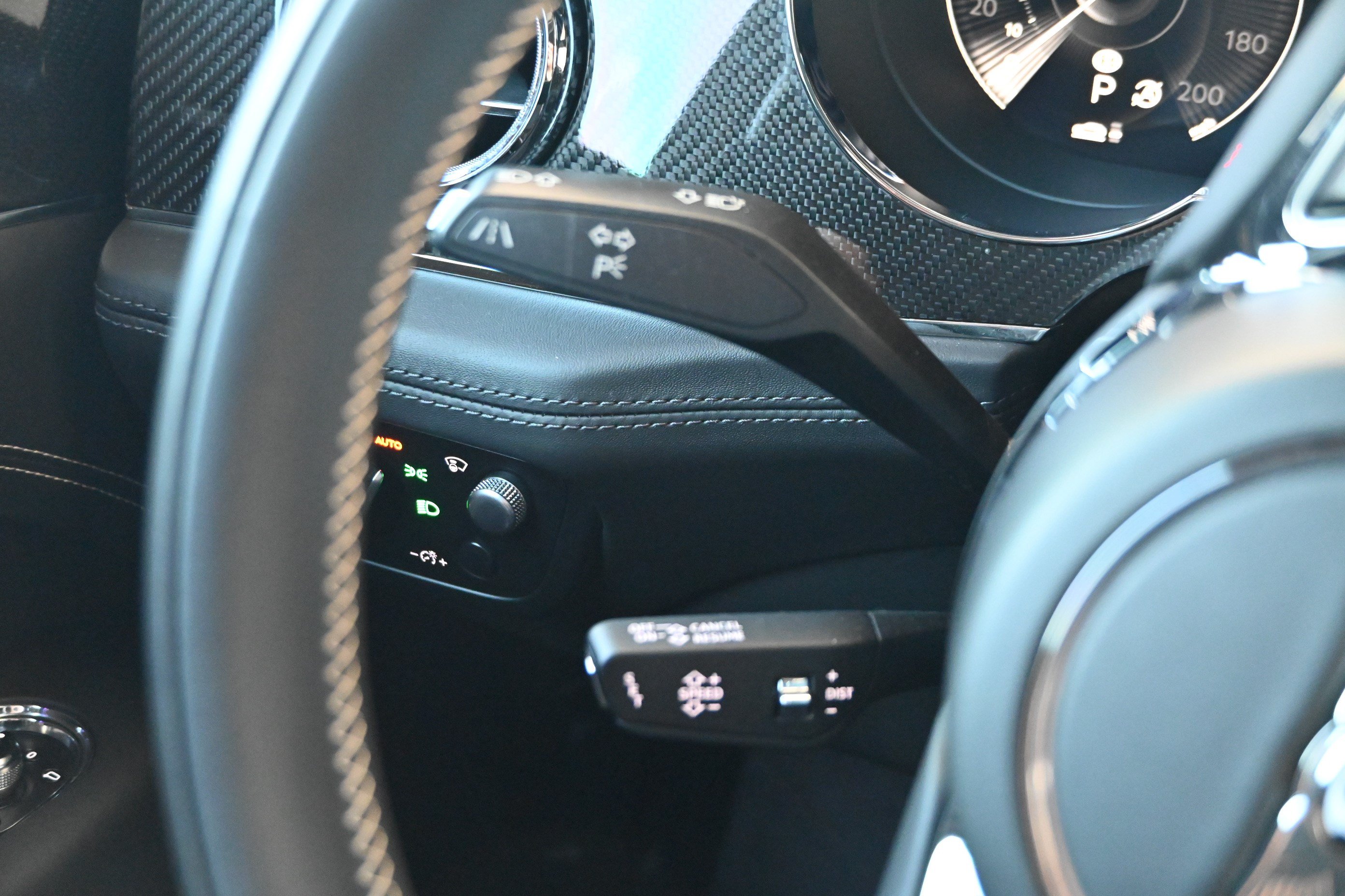 Used 2021 Bentley Bentayga AWD/4WD image 32