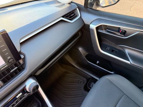 Used 2022 Toyota RAV4 LE image 31