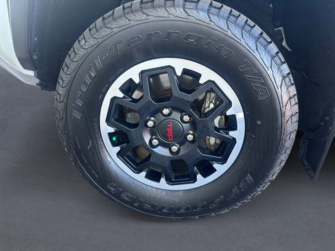 Used 2024 Toyota Tacoma TRD Off-Road w/ TRD Off Road Premium Package AWD/4WD image 9