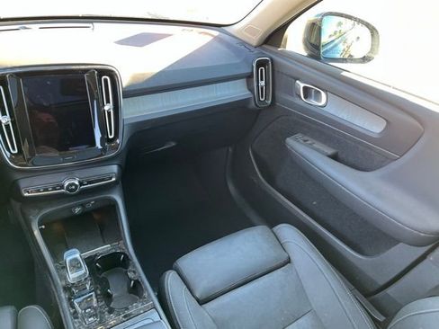 Used 2025 Volvo XC40 B5 Plus image 14