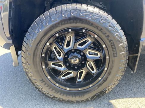 Certified 2024 Toyota Tacoma SR5 AWD/4WD image 10